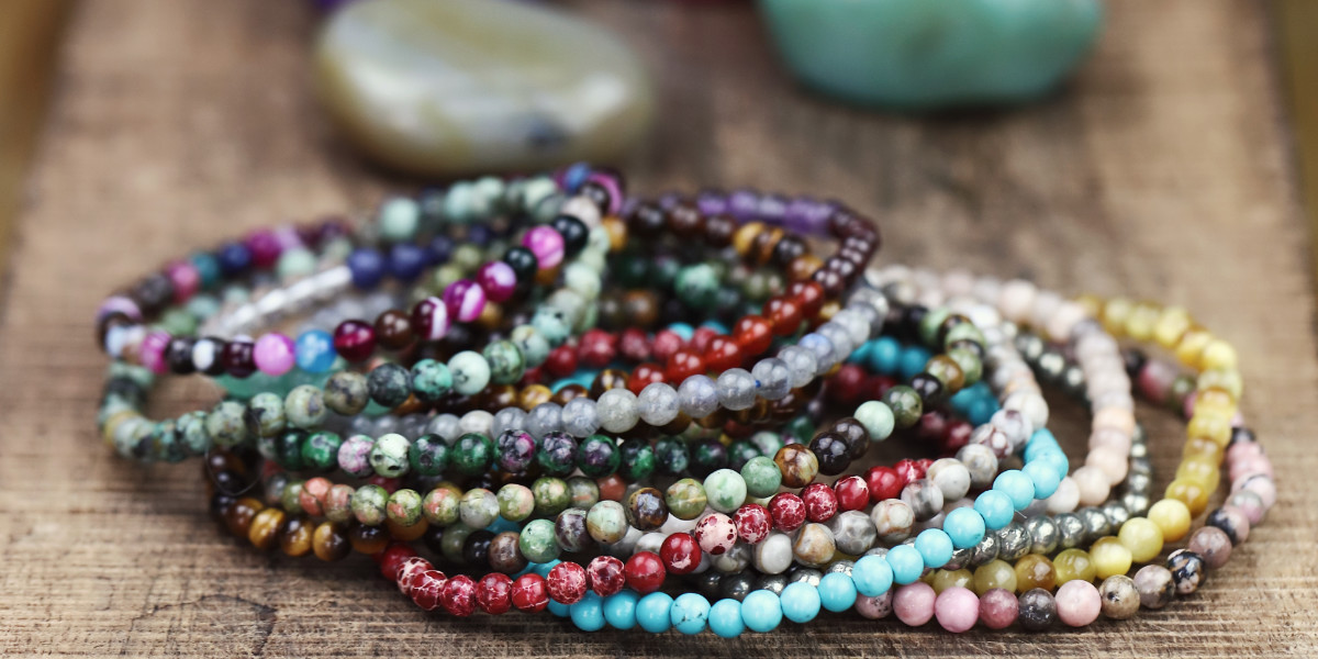 Bracelet multicolore avec sept pierres de tailles différentes